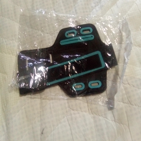 Adjustable Sport Arm Band for iPhone 5C/5S - Picture 4 of 5